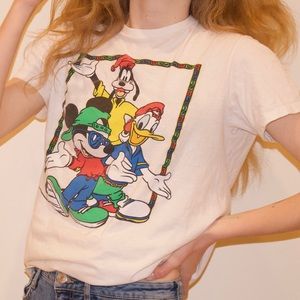 ⚠️SOLD ⚠️ vintage disney tee